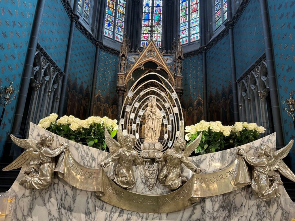 Bedevaart met gelovigen.