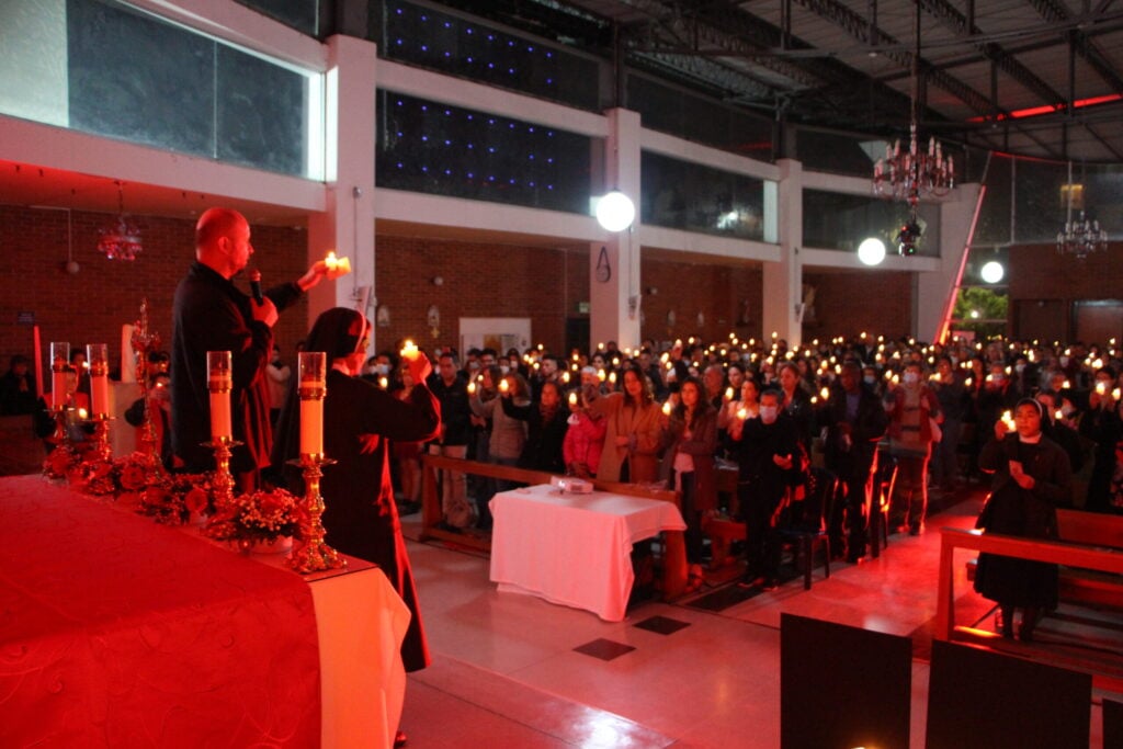 Red week - geef aandacht aan vervolgde christenen 13 Red week voor vervolgde christenen.