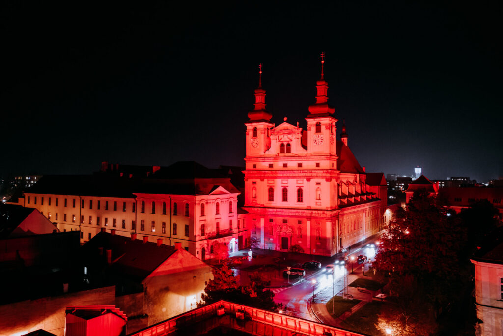 Red week - geef aandacht aan vervolgde christenen 12 Red week voor vervolgde christenen.