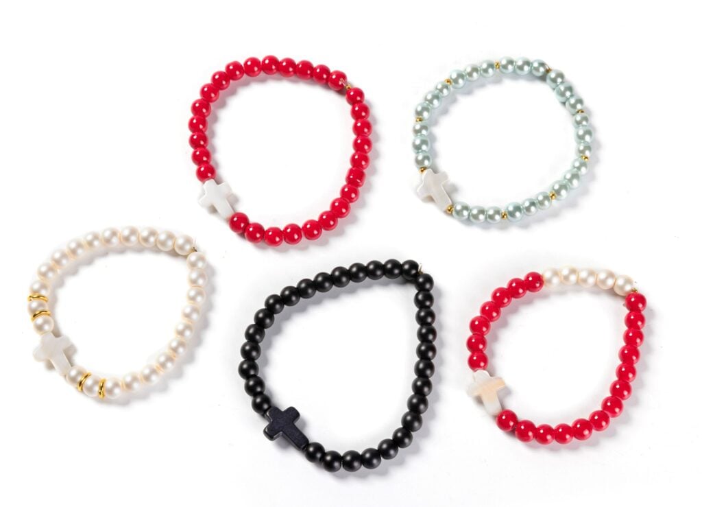 Zwart armbandje uit libanon.