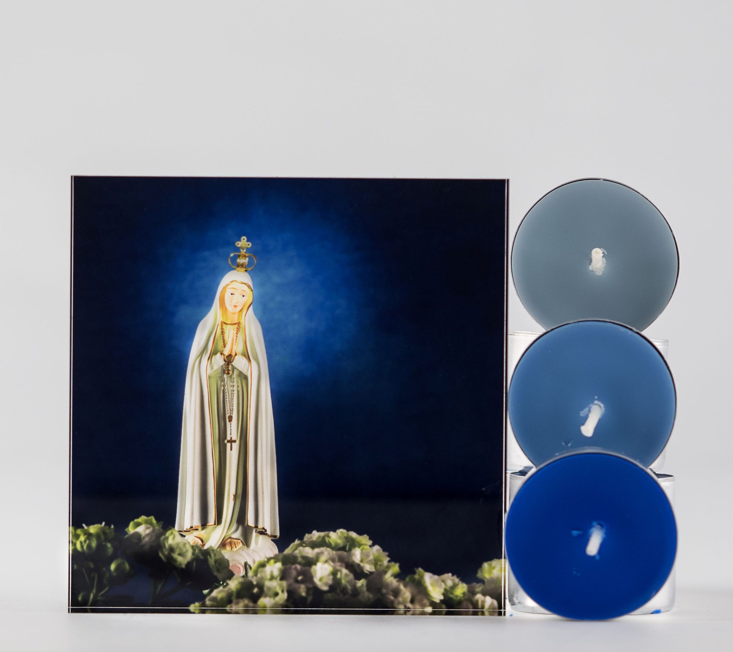 Glasblok o. L. V. Van fatima met zes kaarsjes 1 Glasblok o. L. V. Van fatima met zes kaarsjes.