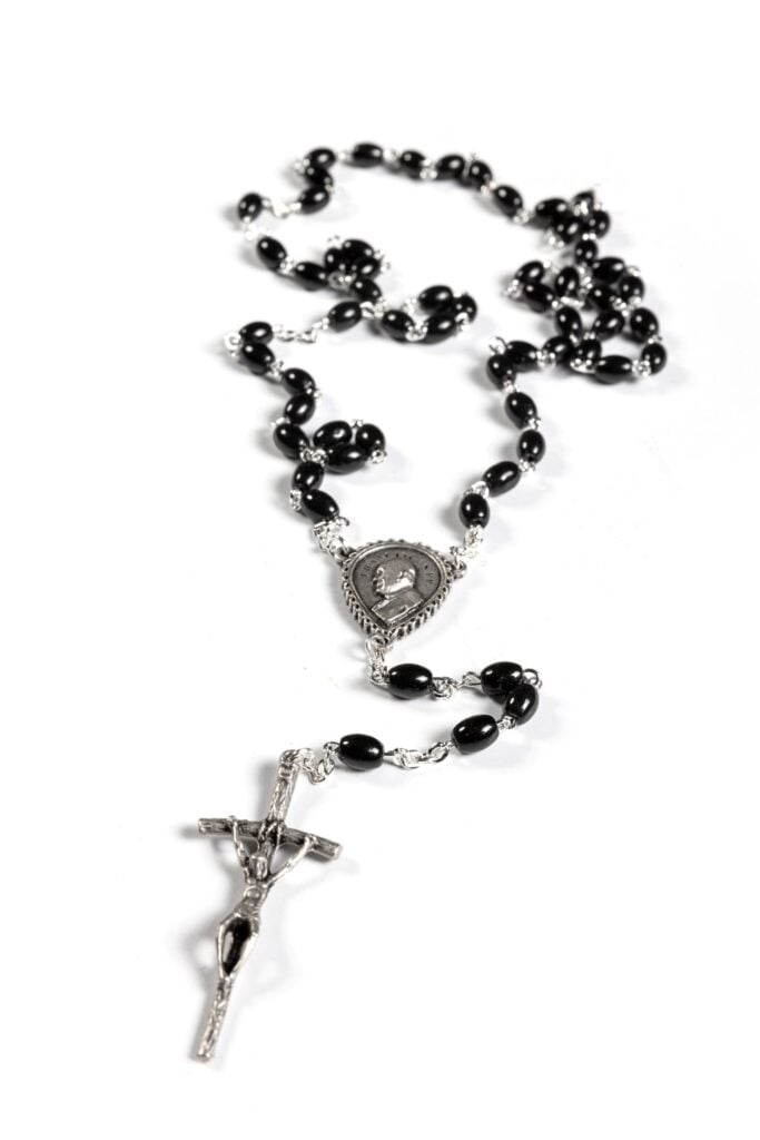 Zwarte paternoster paus franciscus lr scaled 1