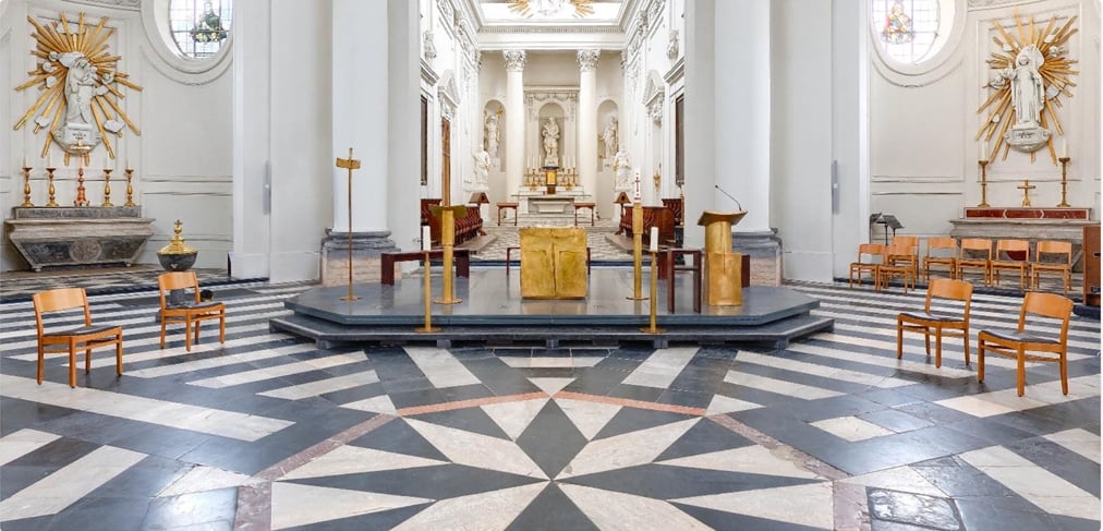 Kinderen bidden samen de rozenkrans.