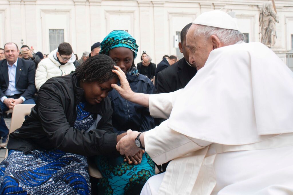 Papst trifft am frauentag überlebende von boko haram © vatican media