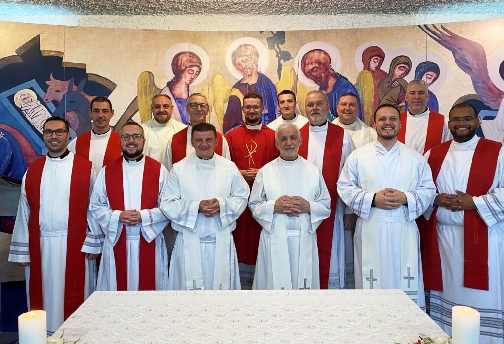 Priester im priesterseminar „redemptoris mater“ in kiew