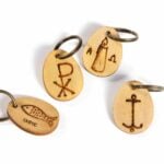 Houten hanger Christus-monogram.