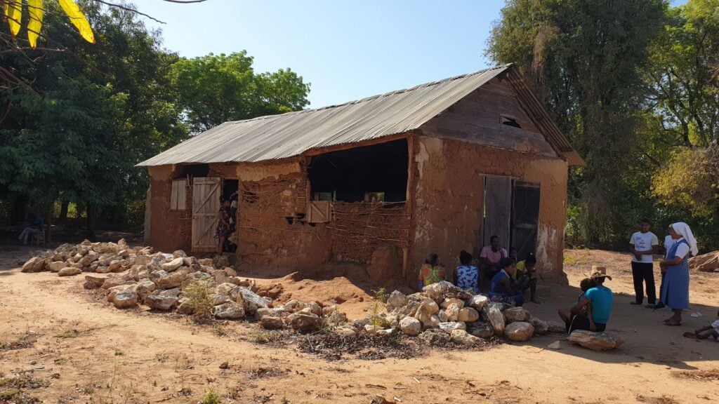 Madagaskar: een nieuwe dorpskapel in morafeno 2 Acn 20251120 197621 lr