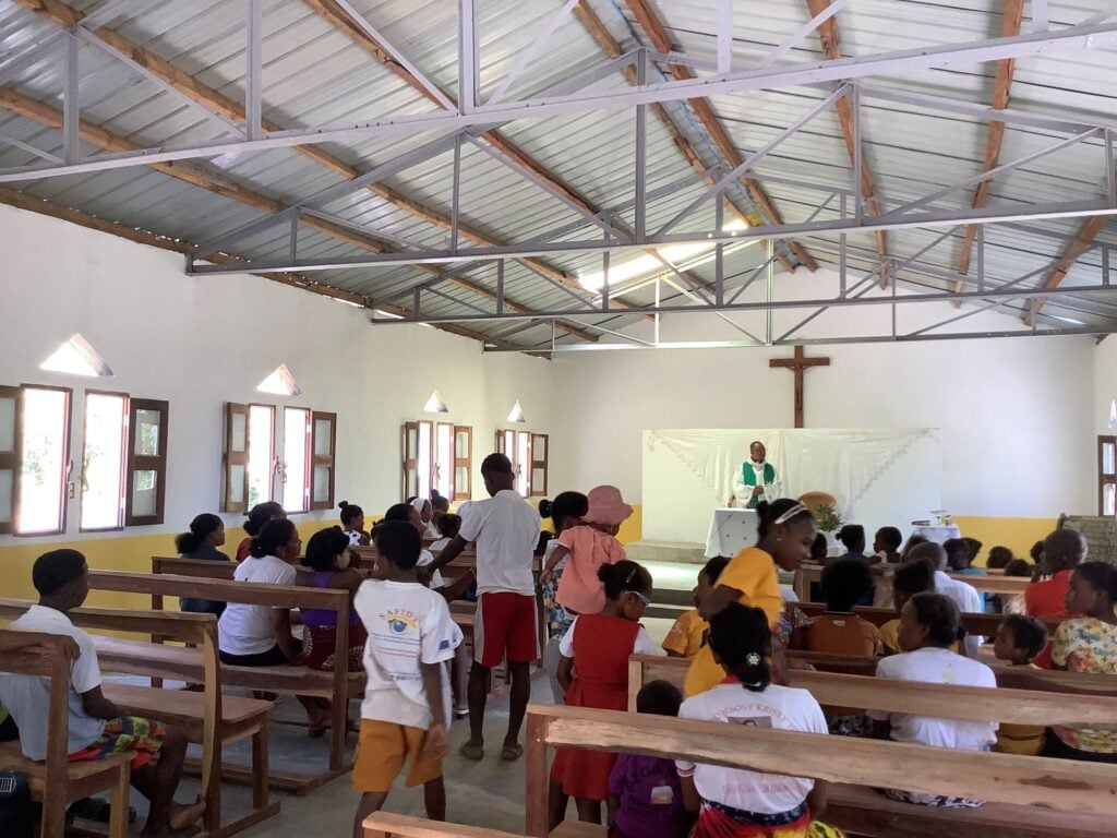 Madagaskar: een nieuwe dorpskapel in morafeno 7 Acn 20251120 197623 lr