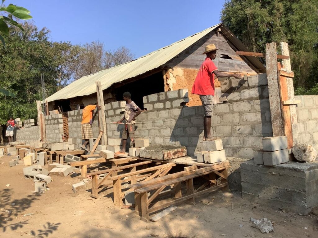 Madagaskar: een nieuwe dorpskapel in morafeno 3 Acn 20251121 197636 lr