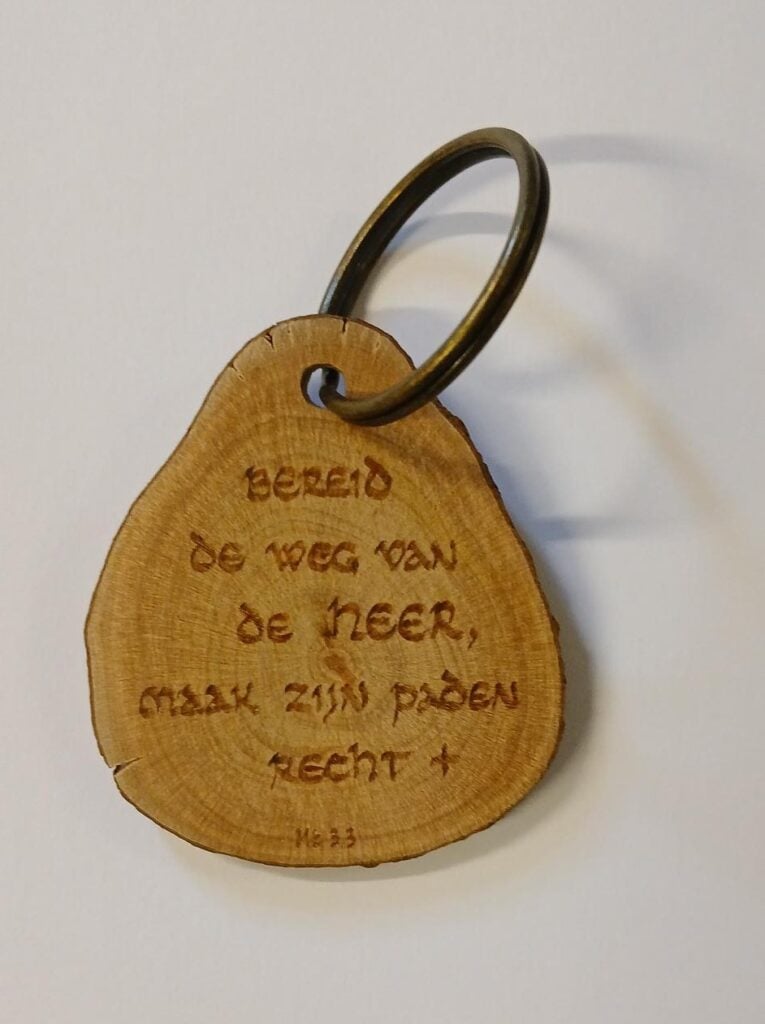 Houten sleutelhanger bijbelvers evangelie 2
