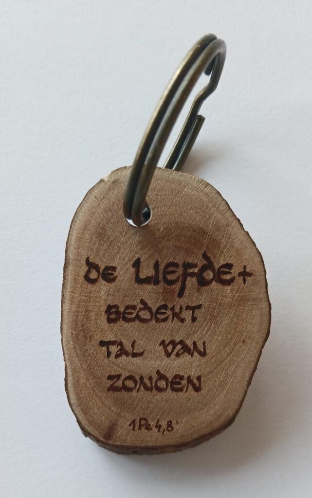 Houten sleutelhanger bijbelvers nieuwe testament